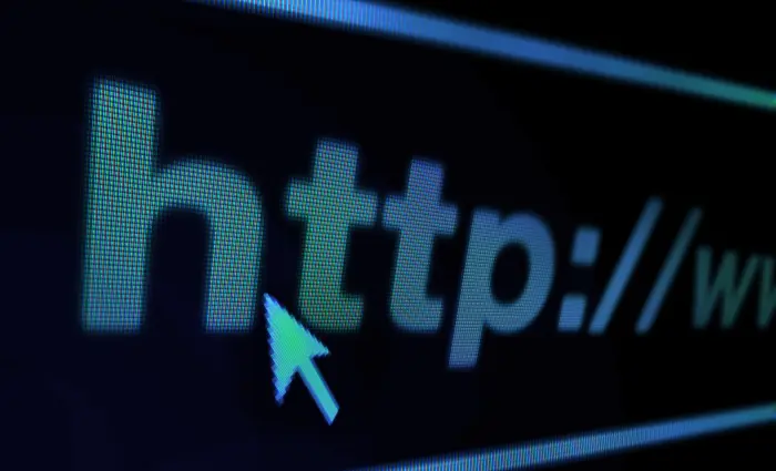 Website vs Marketplace: Mana yang Lebih Cuan Buat UMKM?